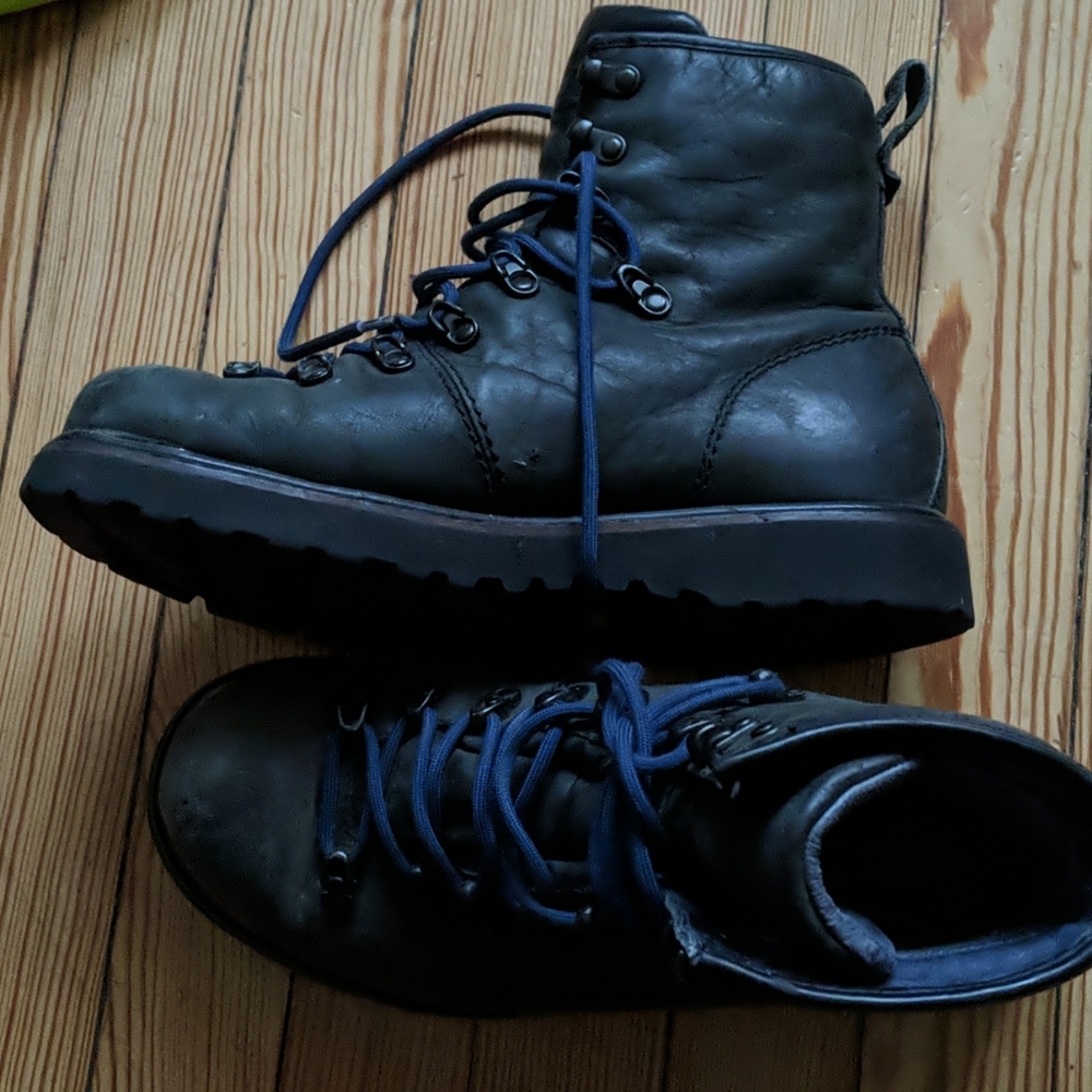 The north face boots with blue laces